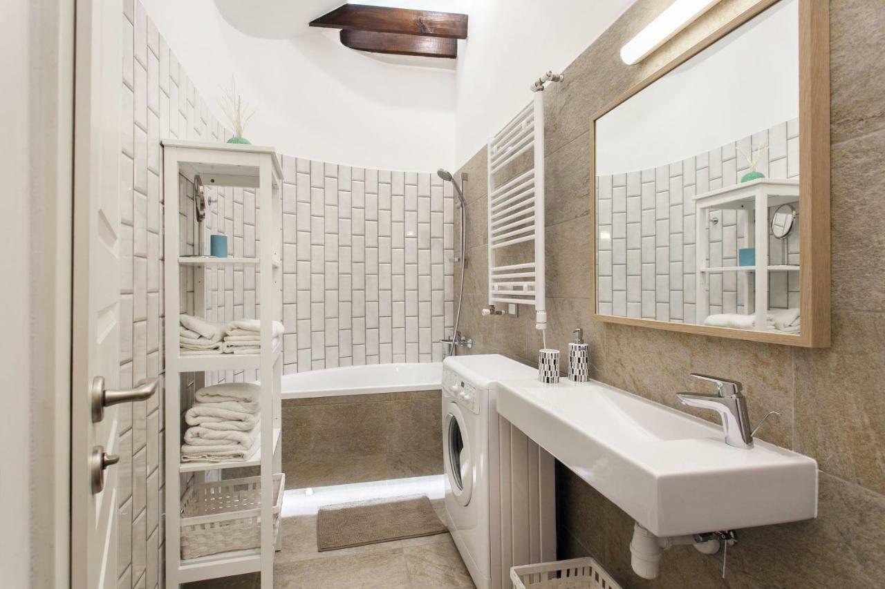 #Stayhere 3Bdr Modern & Stylish Apartment - Heart Of Old Town By Houseys Vilnius Bagian luar foto